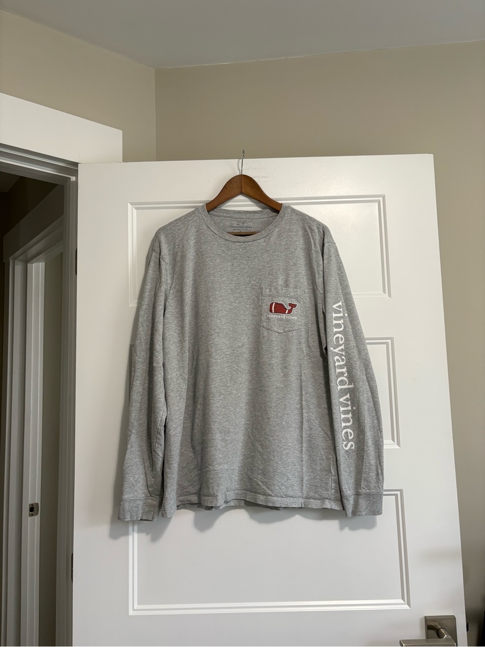 Men’s Vineyard Vines football whale long sleeve pocket tee 🏈 sz large